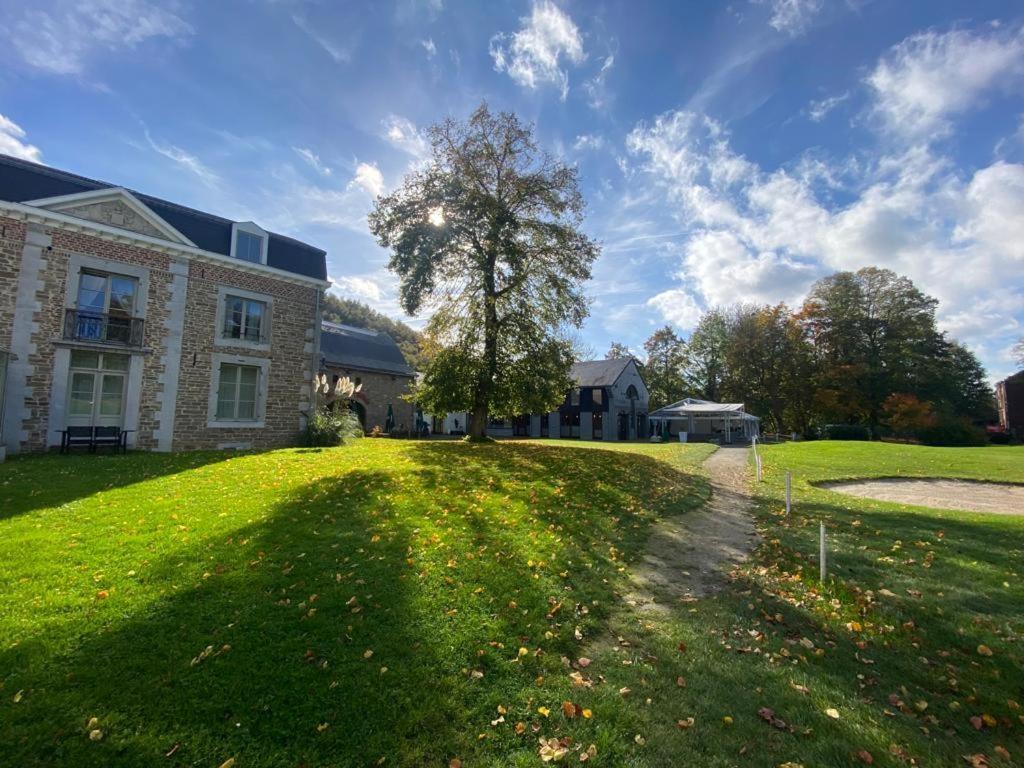 La Chambre Et Le Studio Du Chateau Du Golf De Bernalmont Lüttich Exterior foto