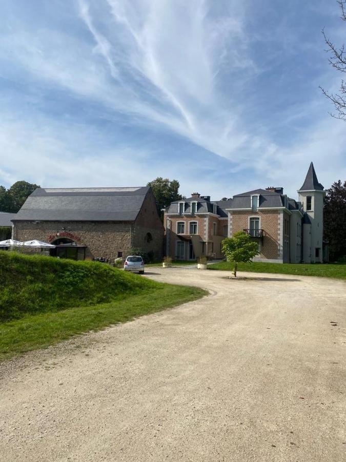 La Chambre Et Le Studio Du Chateau Du Golf De Bernalmont Lüttich Exterior foto
