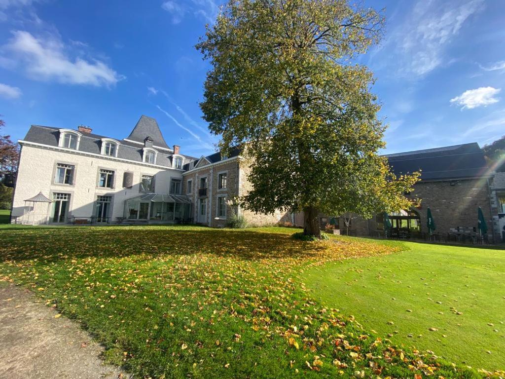La Chambre Et Le Studio Du Chateau Du Golf De Bernalmont Lüttich Exterior foto