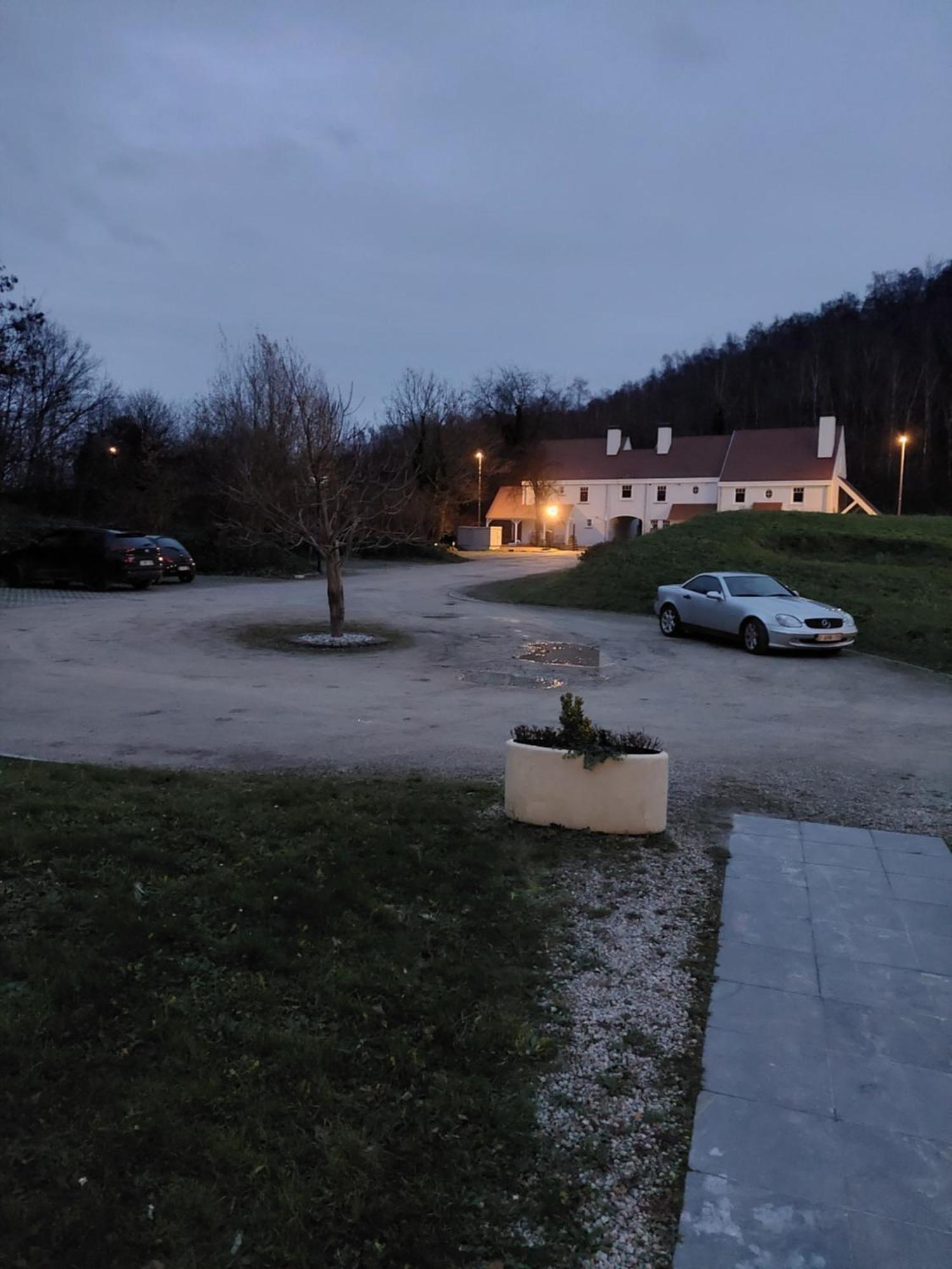 La Chambre Et Le Studio Du Chateau Du Golf De Bernalmont Lüttich Exterior foto
