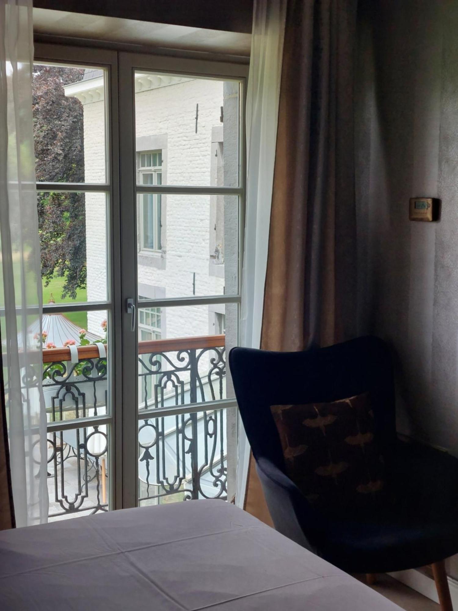 La Chambre Et Le Studio Du Chateau Du Golf De Bernalmont Lüttich Zimmer foto