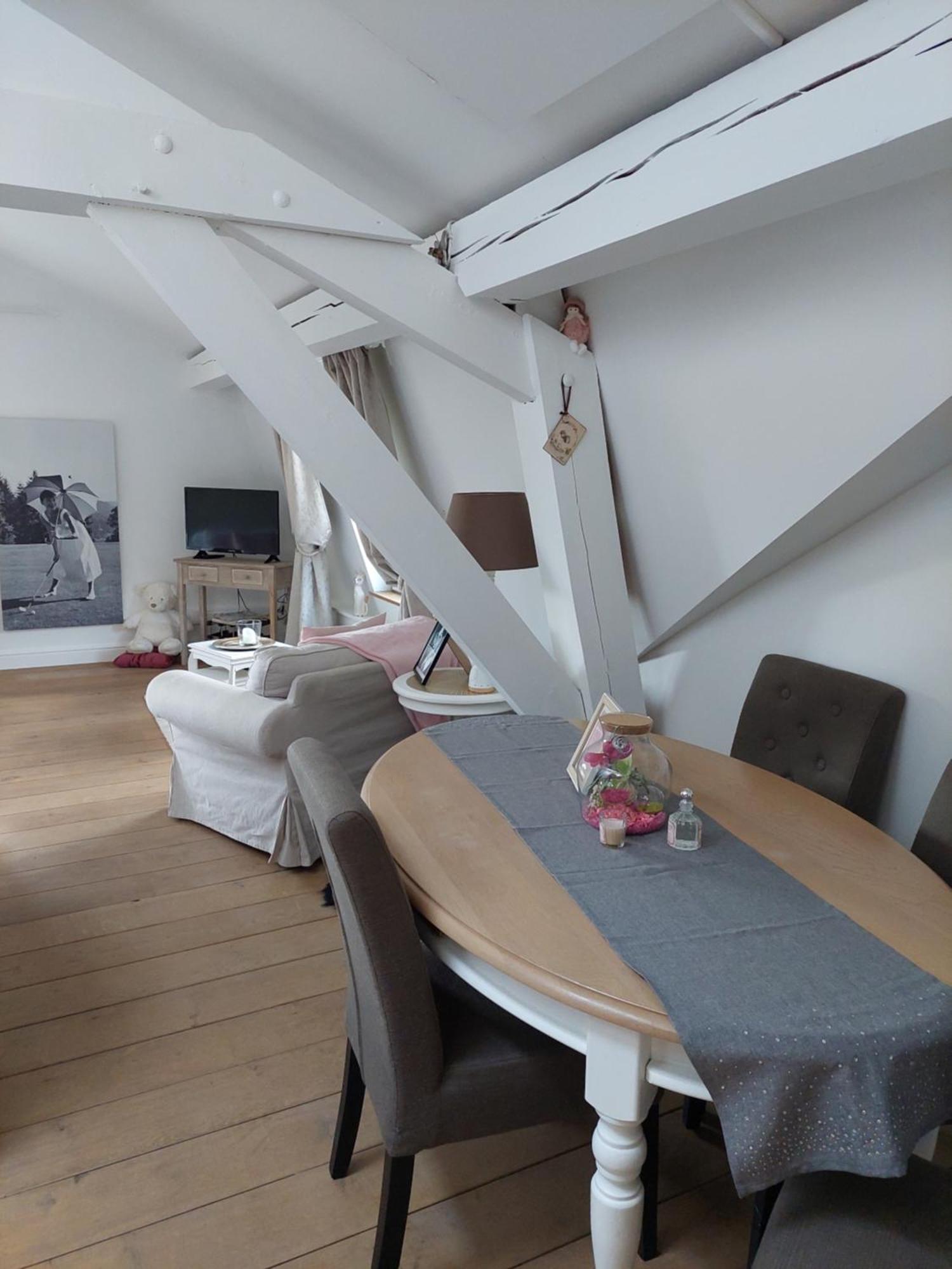 La Chambre Et Le Studio Du Chateau Du Golf De Bernalmont Lüttich Zimmer foto